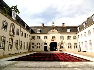 Blick in den Innenhof auf den Westflügel