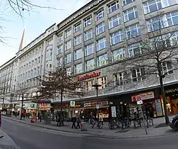 Nr. 15–19: Haus Die Hanse mit Passage Kino