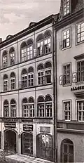 Der Vorgängerbau (links): Schwabes Hof (um 1870)
