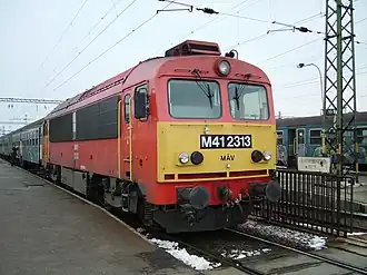 Der ungarische Spitzname lautet Csörgő (dt. Rassel).