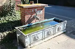 Brunnen an der Hauptstraße in Hunzel