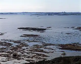 Hvammsfjörður, Inselgruppe Klakkseyjar im Hintergrund