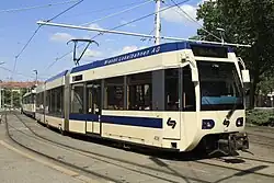 Ein Triebwagen der Reihe 400 in Baden