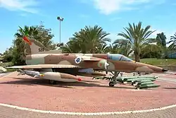 Eine in Israel gebaute IAI Kfir C.7 der 144. Staffel „Phoenix“ mit Waffen, auch auf Ramat David stationiert