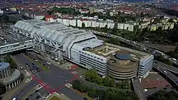 Die stark befahrene Brücke hinter dem ICC Berlin, 2017
