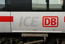 ICE-DB-Logo auf dem Endwagen eines ICE&nbsp;T