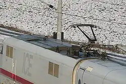 Messstromabnehmer auf dem Dach des Triebkopfes 410&nbsp;102