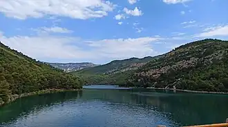 Die Talsperre von Ulldecona in Blickrichtung Norden.