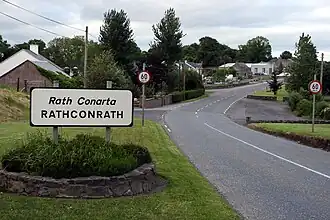 Rathconrath an der R392, gesehen aus westlicher Richtung