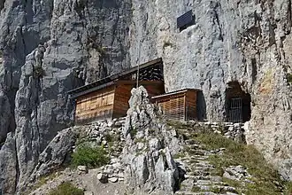 Heftihütte mit Eingang Infanteriewerk Strick