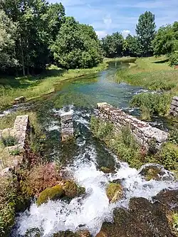 Die ersten Meter der Gacka an der Tonkovićevo vrilo