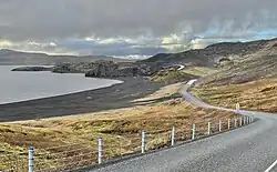 Straße 42 entlang des Kleifarvatn-Sees.