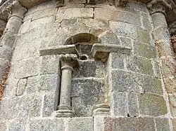 Zugemauertes Fenster in der Apsis