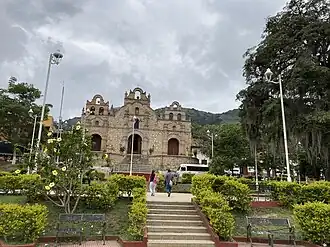 Kirche und Parque Principal in Aratoca