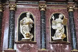 Kanzelkorb mit den Figuren der Evangelisten Markus und Lukas