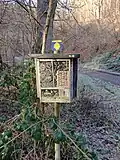 Insektenhotel mit Hinweis auf Mosel-Camino, eine Strecke im deutschen Jakobsweg von Koblenz-Stolzenfels nach Trier-St. Matthias