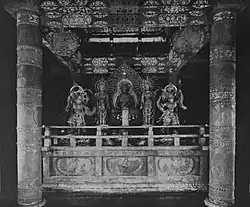Zentraler Altar im Konjikidō