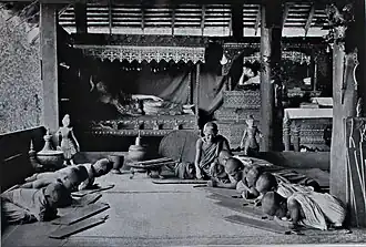 Innenansicht einer buddhistischen Dorfschule