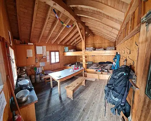 Innenansicht des Bivouac de l’Aiguillette à la Singla.