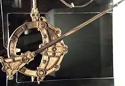 Keltisch-germanische Ornamente auf der Tara Brooch, um 700 n.&nbsp;Chr., gefunden bei Bettystown, - National Museum, Dublin, Irland