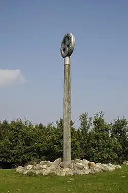 Irminsul-Nachbildung auf der Bornhöhe in Harbarnsen-Irmenseul