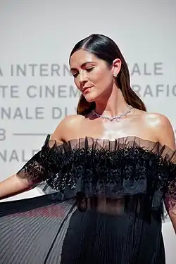 Regisseurin Julia Stiles und die Hauptdarstellerin Isabelle Fuhrman, die Charlotte spielt