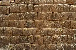 Fugenloses Mauerwerk nahe Iñak Uyu