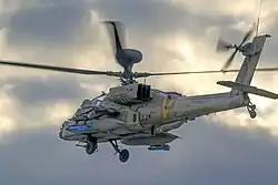 Ein AH-64D Apache Longbow Saraf Kampfhubschrauber der 113. Staffel „Hornet“ bei einer Flugschau im Dezember 2012