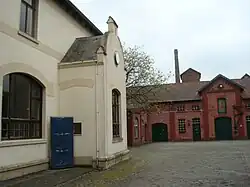 Blick von der Haller Straße in den Brennereihof