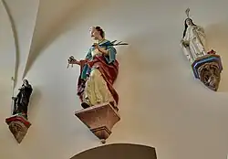 Figuren in der Turmhalle, Mitte: St. Appolonia