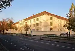 Ehemalige Unteroffiziersschule, seit 2008 Justizzentrum Potsdam, Jägerallee 10–12.