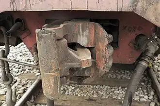 Kuppel­kopf ent­rie­gelt und kup­pel­be­reit