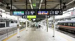 Bahnsteig (Gleise 4/5)