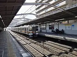 Bahnsteige an der Chūō-Hauptlinie