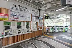 Bahnsteigsperren und Automaten (JR East)