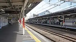 Bahnsteige an der Musashino-Linie