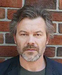 Jacek Braciak spielt Jureks Vater Tadeusz und Agnieszka Grochowska seine Mutter Grażyna