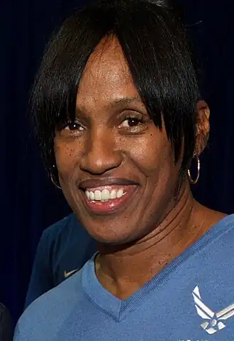 Jackie Joyner-Kersee (Foto: 2015) – im Siebenkampf mit ihrem ersten Gold hier in Seoul, im Weitsprung gab es fünf Tage später einen zweiten Olympiasieg für&nbsp;sie