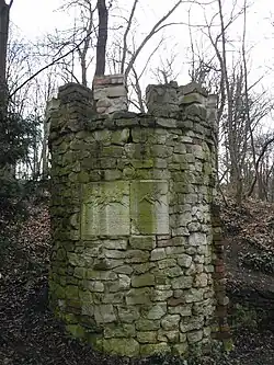 Jaczo-Turm Reliefseite 2014