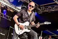 Gitarrist Peter Östros