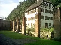 Reste der alten Schmiede in Jaegerthal