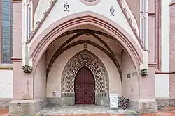 Gewölbte Vorhalle von 1880 und Westportal (2018)