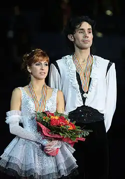Sergei Nowizki zusammen mit Jana Chochlowa bei der Siegerehrung zu ihrem EM-Sieg 2009 in Helsinki
