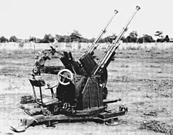 Experimentelle 20-mm-Zwillings-Flugabwehr-Maschinenkanone von rechts