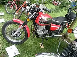 Jawa 350 OHC, Ein Retro-Motorrad, das gestalterisch an die Jawa 634 angelehnt ist.