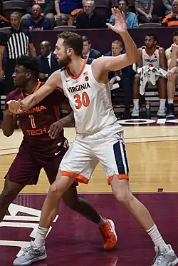 Jay Huff im Trikot der University of Virginia