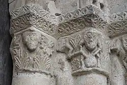 Kapitelle am Westportal