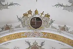 Chorbogen mit Wappenkartusche