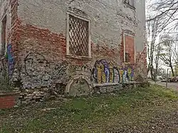 Südwestseite mit verschüttetem Kellerabgang