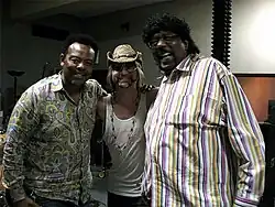 Jewel Timo mit Freddy Washington und James Gadson bei Studioaufnahmen in Hollywood, 2011